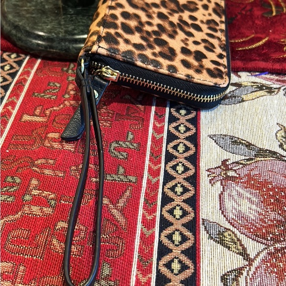 NWOT Enzo Angiolini Ahtuee’s Wristlet - Wallet - Picture 4 of 6